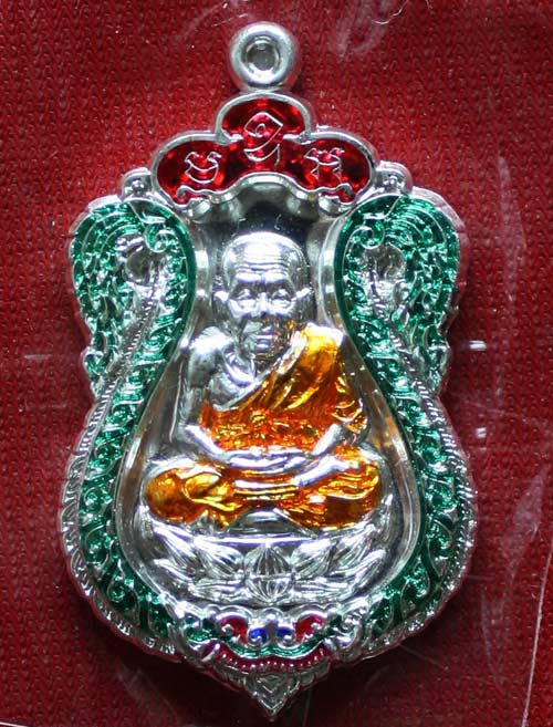 เหรียญเสมา กล่องของขวัญ รุ่นเททอง พ่อท่านพรหม วัด พลานุภาพ กล่องไม้หรูๆเดิมๆครับ 