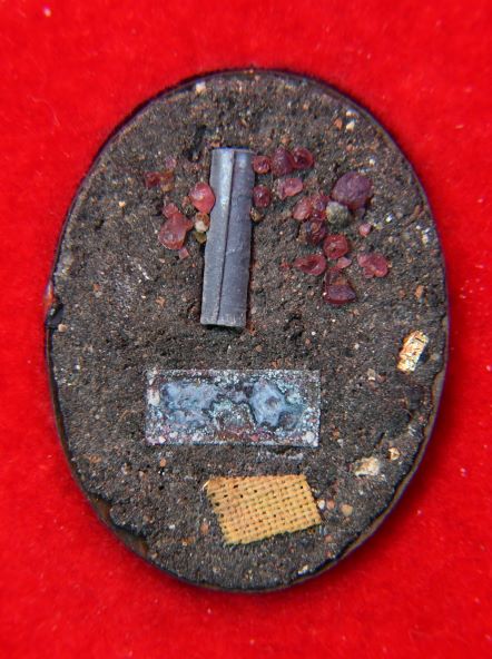 ล็อกเกตครูบาอินโต วัดบุญยืน