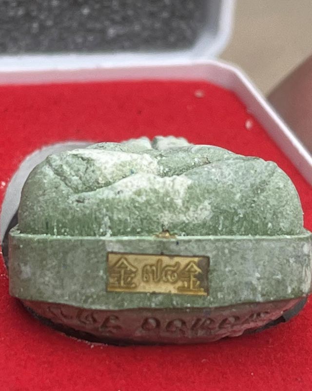 หลวงพ่อทอง สุทธสีโล วัดบ้านไร่ นครราชสีมา เหรียญรุ่น พระปิดตา ปลดหนี้ ของขวัญ