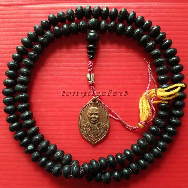 ประคำผงว่านเกสร108 รุ่นแรก หลวงพ่ออุตตมะ วัดวังก์วิเวการาม จ.กาญจนบุรี มีเหรียญห้อยปลายประคำด้วยค่ะ