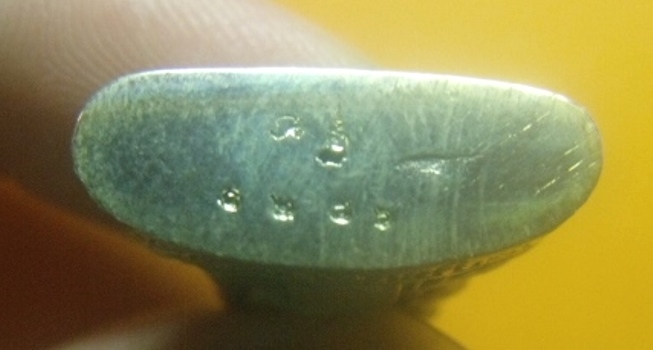 **เบาๆ**หลวงปู่คำบุ วัดกุดชมภู รุ่นเจริญพรสดุ้งกลับ (กลับร้ายกลายดี) ปี ๒๕๕๔**เนื้อทองขาว สวย