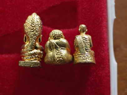 พระชุดไตรภาคี รุ่นสมปรารถนาเฮง หลวงพ่อหยอด วัดแก้ วเจริญ จ.สมุทรสงคราม. ปี37