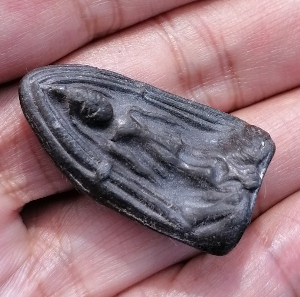 พระร่วงยืน(ปางเปิดโลก) หลวงพ่อกวย วัดโฆสิตาราม จ.ชัยนาท เนื้อผงใบลานหลังยันต์ใหญ่ ยุคต้น เคาะเดียว