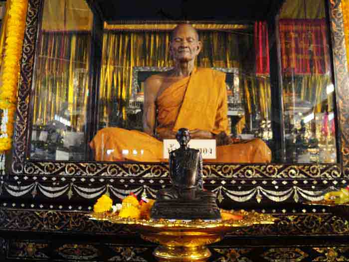 ***หลวงพ่อพรหม ถาวโร วัดช่องแค พระบูชา ขนาดหน้าตัก 5 นิ้ว ฐานสี่เหลี่ยมโบราณ(นิยม) เนื้อทองเหลืองรมด