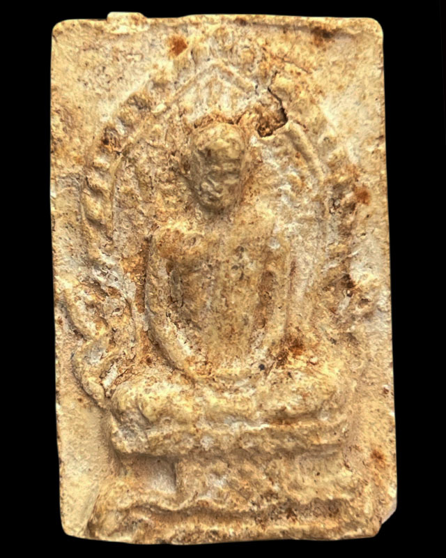 พระเนื้อผงหลังยันต์ไม่ทราบเกจิ ขนาด 3.7 x 2.4 ซ.ม. ได้มานาน พระบ้านเก่าเก็บหลายสิบปี