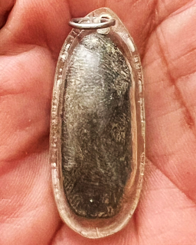 พระลีลาเนื้อดิน ขนาดสูง 3.4 ซ.ม. เลี่ยมกันน้ำเก่าเดิม พระบ้านเก่าเก็บ หลายสิบปี ไม่ทราบเกจิที่สร้าง