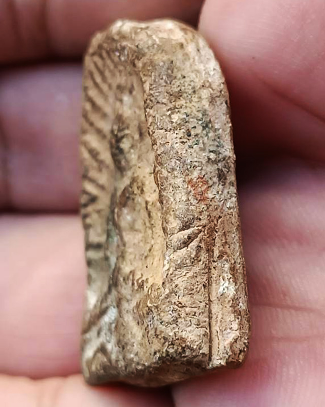 พระพิมพ์ซุ้มกอ ไม่ทราบเกจิ ขนาดประมาณ 3.1 x 2.2 ซ.ม. พระบ้านเก่าเก็บหลายสิบปี ไม่ทราบที่