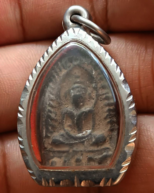 พระเนื้อดิน พิมพ์ซุ้มกอเล็ก ขนาดสูง 2.4 ซ.ม. พระบ้านเก่าเก็บหลายสิบปี ไม่ทราบเกจิสร้าง ตลับพร้อมใช้