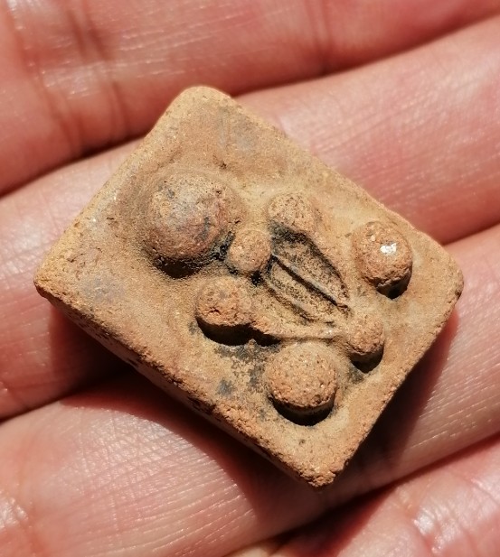 พระไม่ทราบที่ เคาะเดียว  