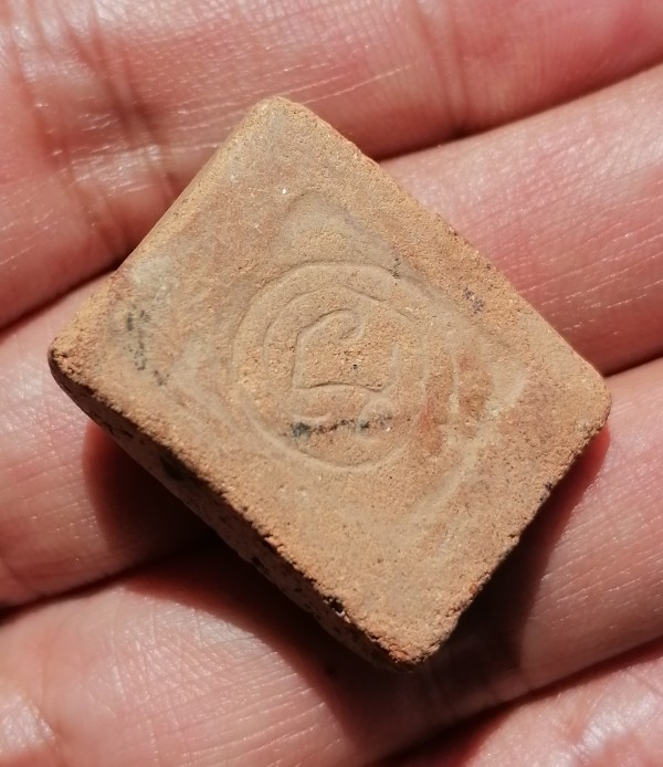 พระไม่ทราบที่ เคาะเดียว  