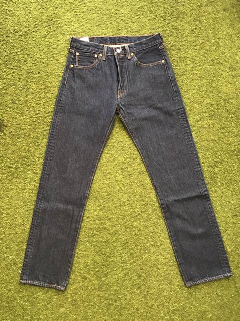 ยีนส์ ลีวาย 501 มือ2 ใส่นับครั้งได้ ใหม่กริ๊บๆขนยังไม่หลุด สอยตะเข็บให้เรียบร้อย -ขนาด32x34