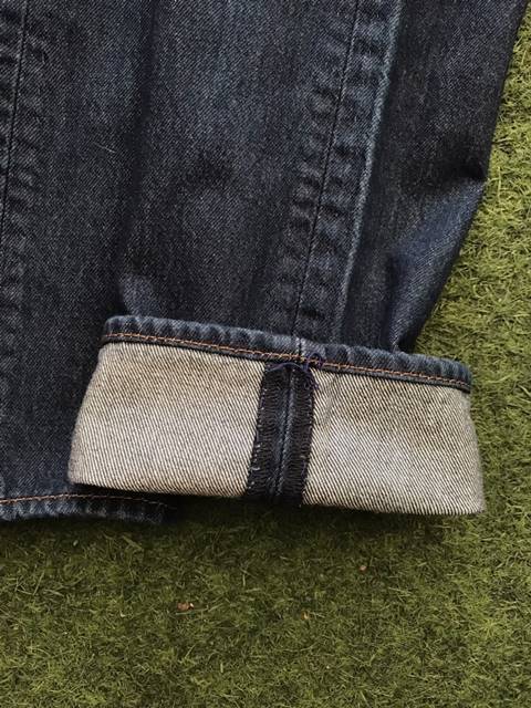 ยีนส์ ลีวาย 501 มือ2 ใส่นับครั้งได้ ใหม่กริ๊บๆขนยังไม่หลุด สอยตะเข็บให้เรียบร้อย -ขนาด32x34