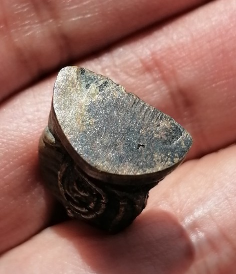 รูปหล่อลอยองค์สมเด็จโต หลังยันต์ หลวงปู่นาค วัดระฆัง ปี 2495 เนื้อโลหะผสมหล่อโบราณ เคาะเดียว