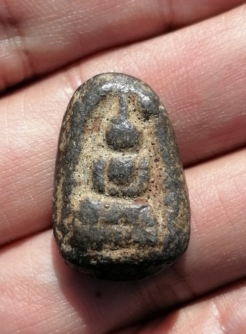 หลวงพ่อเนียม พระพิมพ์เศียรโล้น 2 หน้า เนื้อชิน วัดน้อย จ.สุพรรณบุรี ยุคต้น เคาะเดียว   