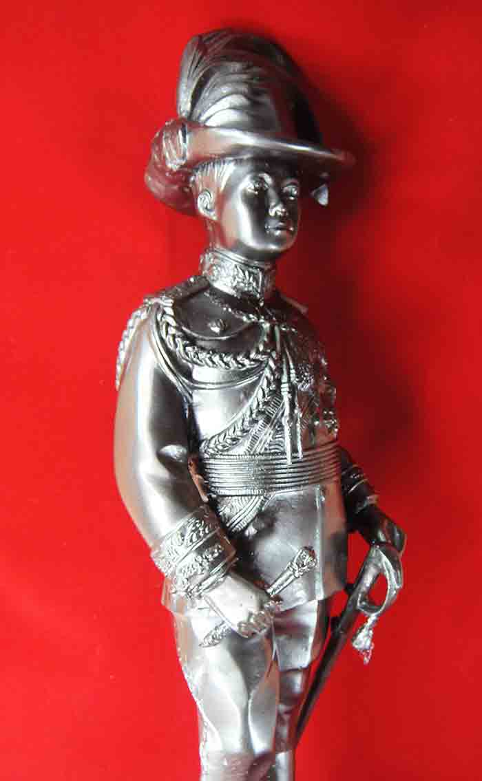 รูปหล่อขนาดบูชา พระบาทสมเด็จพระมงกุฎเกล้าเจ้าอยู่หัว รัชกาลที่ 6 ทรงฉลองพระองค์ชุดลูกเสือ 