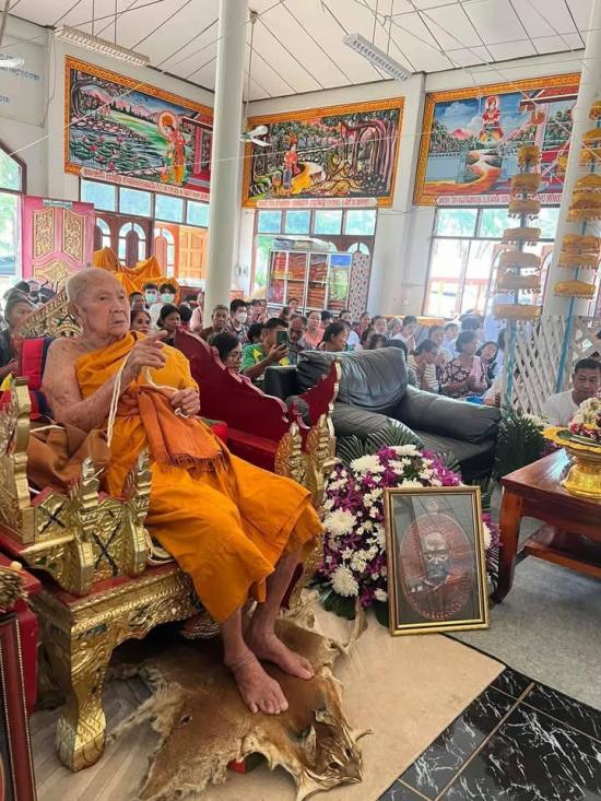 หลวงปู่คีบ ธีรปัญโญ วัดป่าสุทธาวาส จ.นครพนม เจริญพรบน วาระ 9 รอบ