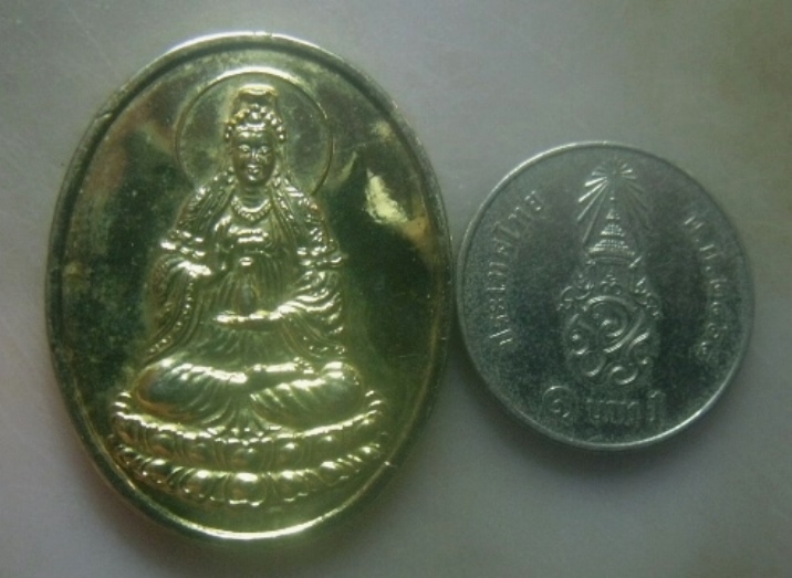 **เบาๆ**เหรียญเจ้าแม่กวนอิม รุ่นเจริญเมตตา สมเด็จพระญาณสังวร วัดบวรฯ ปี ๒๕๓๖**กะไหล่ทอง สวยๆ