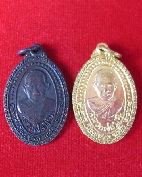 เหรียญรุ่นซ่อมอุโบสถ หลวงปู่บุญ วัดบ้านนา เนื้อทองแดงรมดำ+กะไหล่ทอง ปี37-38 ตอกโค๊ต...เคาะเดียวแดง. 