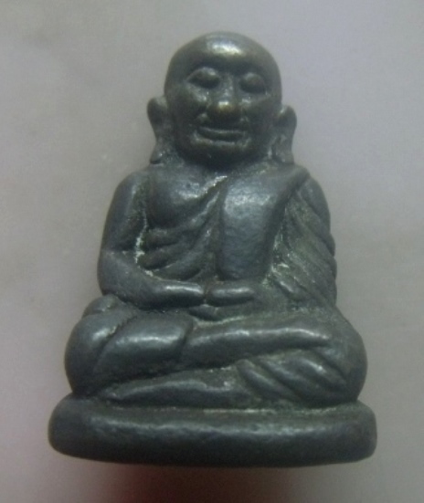 **เบาๆ**รูปหล่อหลวงพ่อเงิน วัดบางคลาน เนื้อโลหะผสม เก่าๆ มีคราบเบ้า**เนื้อจัด สวยๆ เชิญชมครับ