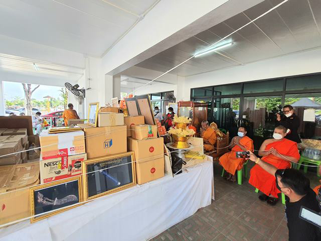 พระขรรค์ คู่บารมี หลวงพ่อพัฒน์ ปุญญกาโม วัดห้วยด้วน จ.นครสวรรค์ เนื้อทองเหลือง พร้อมกล่องเดิม