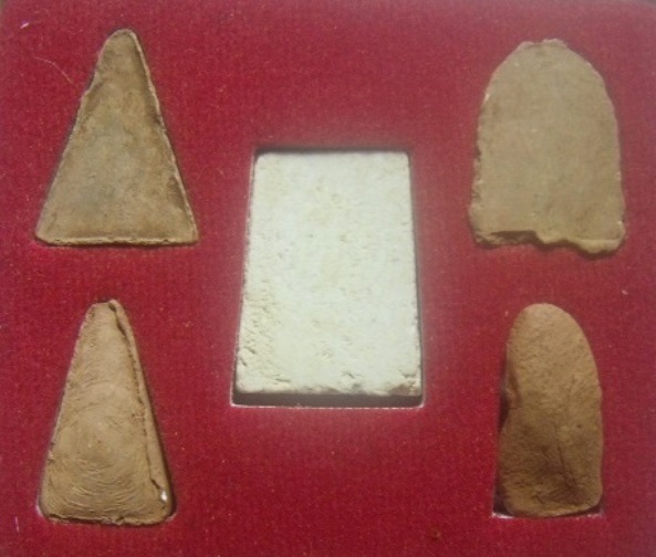 **เบา​ๆ​**พระชุดเบญจภาคี เนื้อผงเก่า วัดสามง่าม จ.นนทบุรี**พร้อมกล่องเดิม สวยๆ