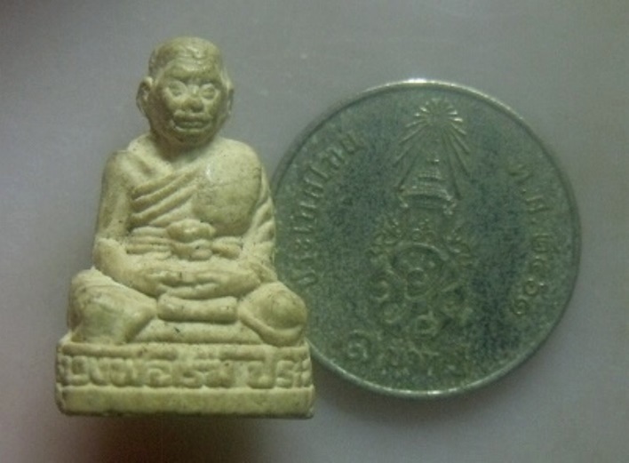 **เบา​ๆ​**พระรูปเหมือนลอยองค์เนื้อผง หลวงพ่อเริ่ม วัดจุกกะเฌอ ออกวัดหนองคล้า จ.ชลบุรี**สวยๆ