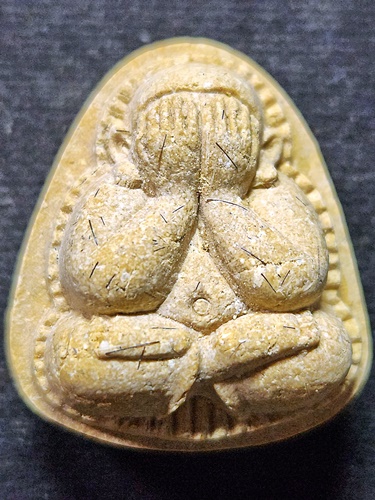 วัดเนินตามาก จ.ชลบุรี พระปิดตา หลวงปู่ม่น  โรยเกศา หลังฝังพลอย 2536 พิมพ์ใหญ่