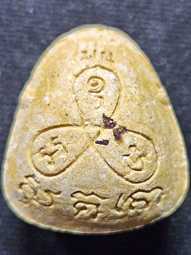 วัดเนินตามาก จ.ชลบุรี พระปิดตา หลวงปู่ม่น  โรยเกศา หลังฝังพลอย 2536 พิมพ์ใหญ่