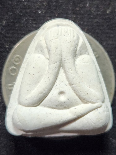 วัดเนินตามาก จังหวัดชลบุรี  พระปิดตาหลวงพ่อม่น รุ่นพิเศษ ปี 2537 