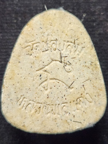  วัดช่องลม ชลบุรี พระปิดตา หลวงพ่อแดง พิมพ์ไข่ปลาล้อมหลังติดเกศา