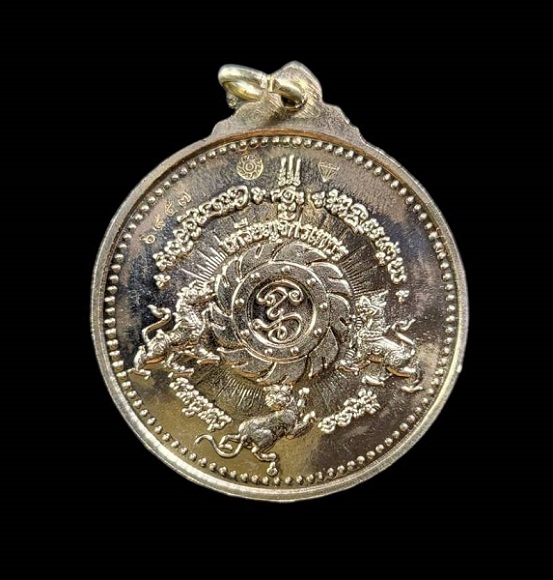 เหรียญจักรเพชรหลวงพ่อกึ๋น วัดดอนยานนาวา กรุงเทพฯ รุ่น เมตตา๕๘ เนื้ออาปาก้า ปี2558 สวยครับ