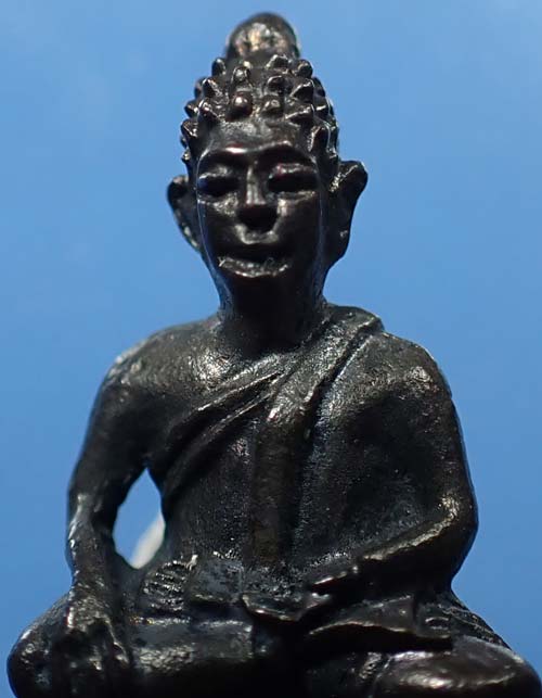 พระชัยวัฒน์ หลวงปู่ชา วัดหนองป่าพง รุ่นแรก นวโลหะกลับดำ สวยกริ๊บสุด ๆ+บัตรรับรองพระแท้*104