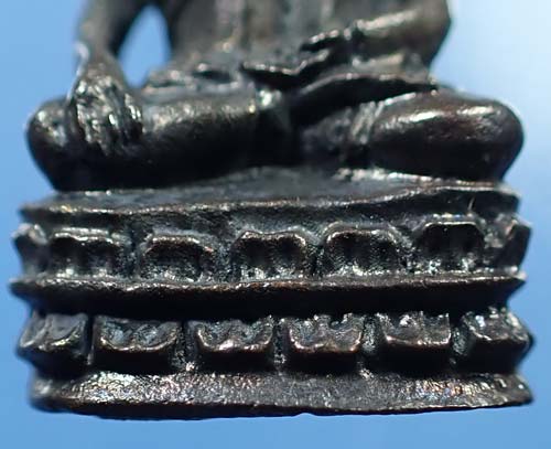 พระชัยวัฒน์ หลวงปู่ชา วัดหนองป่าพง รุ่นแรก นวโลหะกลับดำ สวยกริ๊บสุด ๆ+บัตรรับรองพระแท้*104