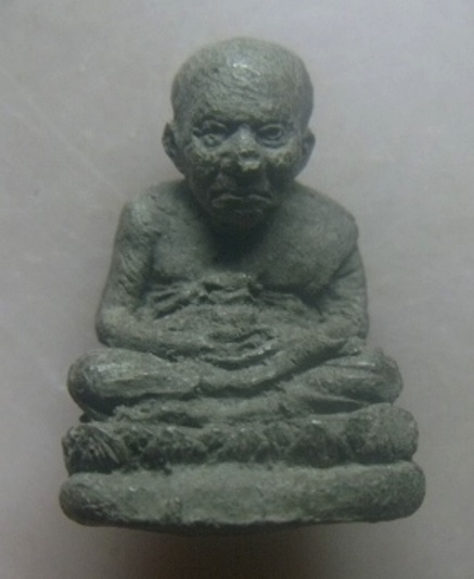 *เบาๆ**หลวงปู่ทวดเนื้อว่านลอยองค์ วัดสะบ้าย้อย ประสบการณ์เครื่องบินตก**สวยๆ เชิญชมครับ