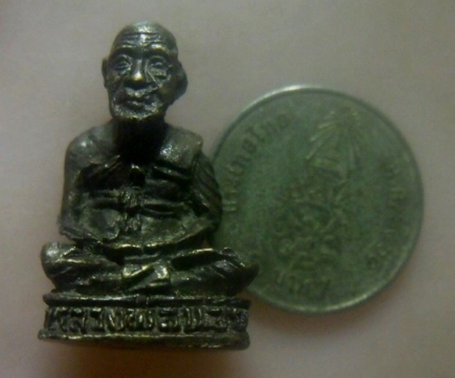 **เบาๆ**รูปหล่อรุ่นเเรก หลวงพ่อน้อย วัดป่ายาง อ.ลับแล จ.อุตรดิตถ์ ปี ๒๕๔๐**มีโค้ด สวยๆ