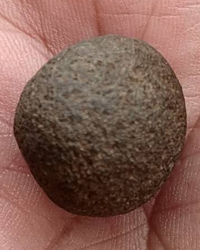 ลูกอมเนื้อผง ขนาด 2 ซ.ม. พระบ้านเก่าเก็บหลายสิบปี