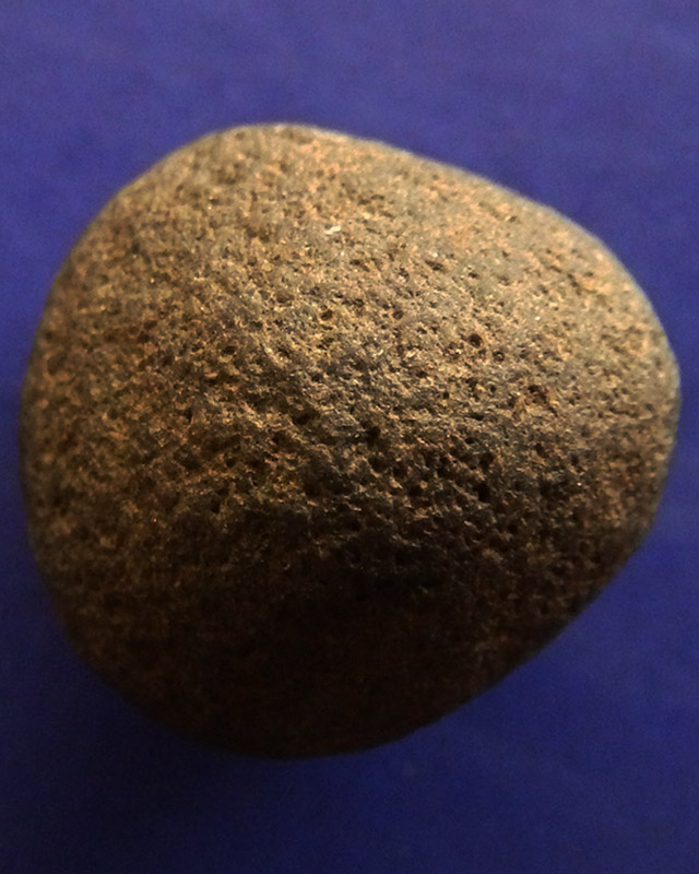 ลูกอมเนื้อผง ขนาด 2 ซ.ม. พระบ้านเก่าเก็บหลายสิบปี