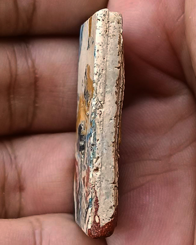 สมเด็จเนื้อผงสีเบญจรงค์ หลังตราครุฑ ขนาด 3.9 x 2.5 ซ.ม. ไม่ทราบที่ พระบ้านเก่าเก็บ หลายสิบปี