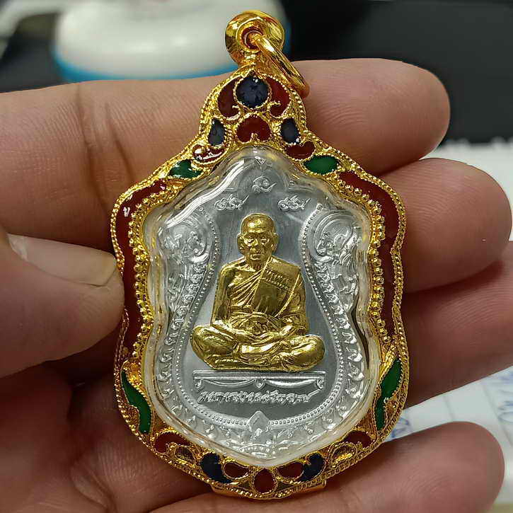 เหรียญเสมา รุ่นเลื่อนสมณศักดิ์ หลวงพ่อพัฒน์ วัดห้วยด้วน จ.นครสวรรค์ ปี 2564 เนื้อปีกเครื่องบิน