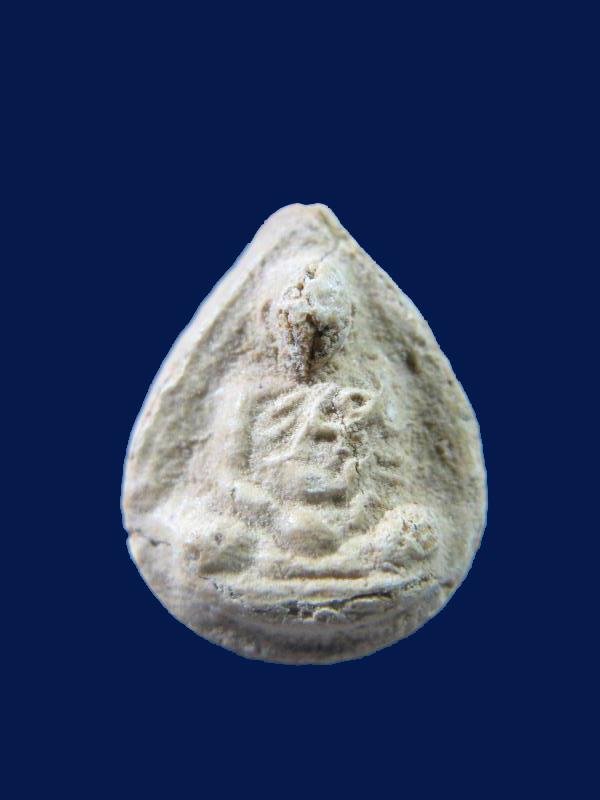 $ พระกลีบบัวหลังจีวร หลวงพ่อฤาษีลิงดำ วัดท่าซุง จ.อุทัยธานี เคาะเดียว ๒ องค์ครับ 