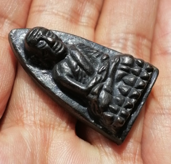 หลวงพ่อทวด พิมพ์เตารีด วัดในหาน เนื้อนวะโลหะ นะ 9 โค๊ด 2 ในหาน 1 กรรมการ จ.ภูเก็ต ปี 2536 เคาะเดียว