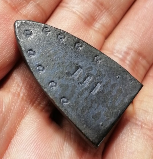 หลวงพ่อทวด พิมพ์เตารีด วัดในหาน เนื้อนวะโลหะ นะ 9 โค๊ด 2 ในหาน 1 กรรมการ จ.ภูเก็ต ปี 2536 เคาะเดียว