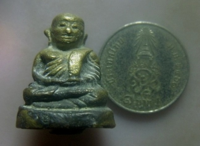 **เบา​ๆ​**รูปหล่อหลวงพ่อเงิน วัดบางคลาน เนื้อทองผสม หล่อตัดช่อ เก่าๆ**เนื้อจัด สวยๆ เชิญชมครับ 