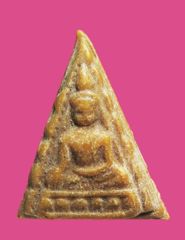 นางพญาเนื้อผงน้ำมัน เก่าจัด (ถอดพิมพ์มาจากพระงาแกะ)