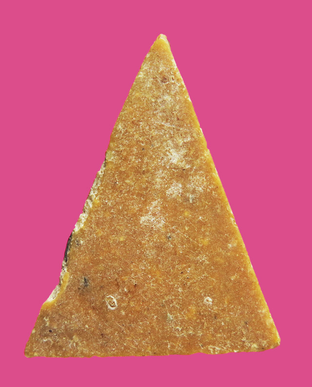 นางพญาเนื้อผงน้ำมัน เก่าจัด (ถอดพิมพ์มาจากพระงาแกะ)