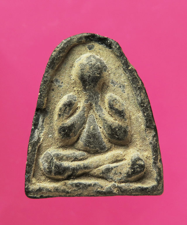 พระปิดตาเนื้อผง หลังยันต์น้ำเต้า ไม่ทราบที่ เก่า