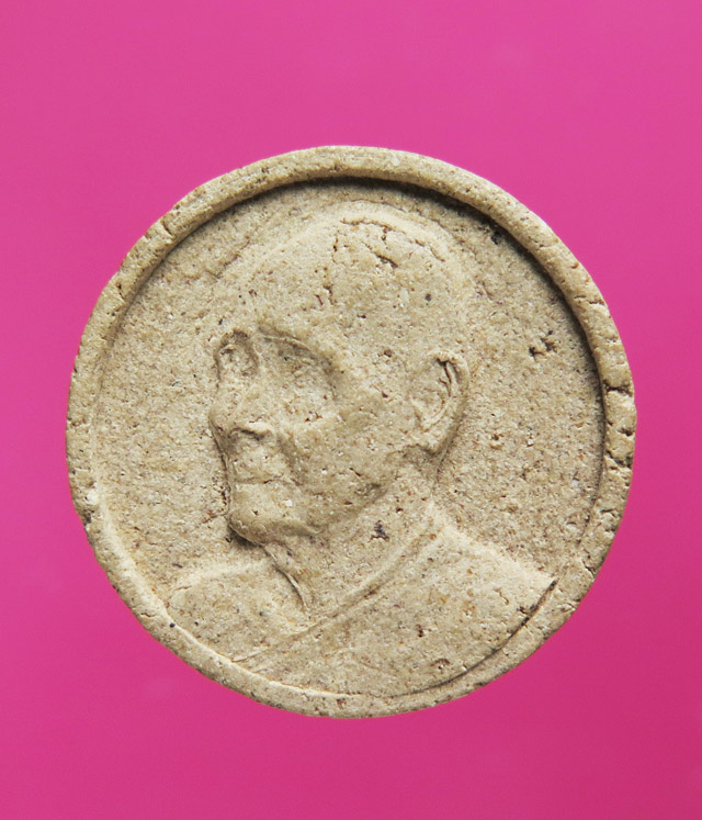 พระผง พิมพ์จันลอย หลวงปู่เหมือน วัดกำแพง หลังแบบพระปิดตา