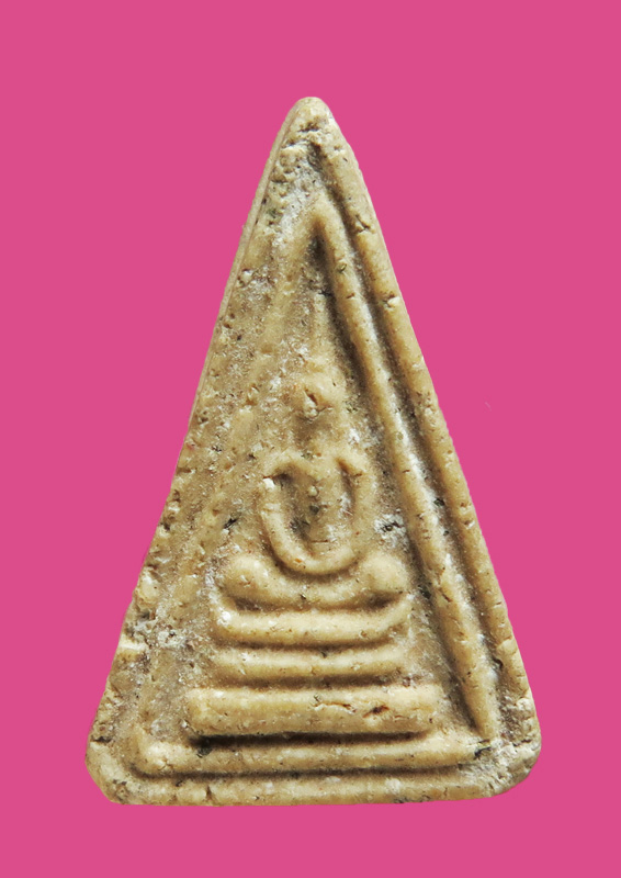 พระสมเด็จหน้าจั่ว หลังยันต์ + รูปเหมือน ไม่ทราบที่