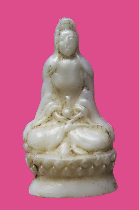 เจ้าแม่กวนอิม ไม่ทราบวัด เนื้อพลาสติกมุก เก่าจัด ถ้าหล่นแตกแน่