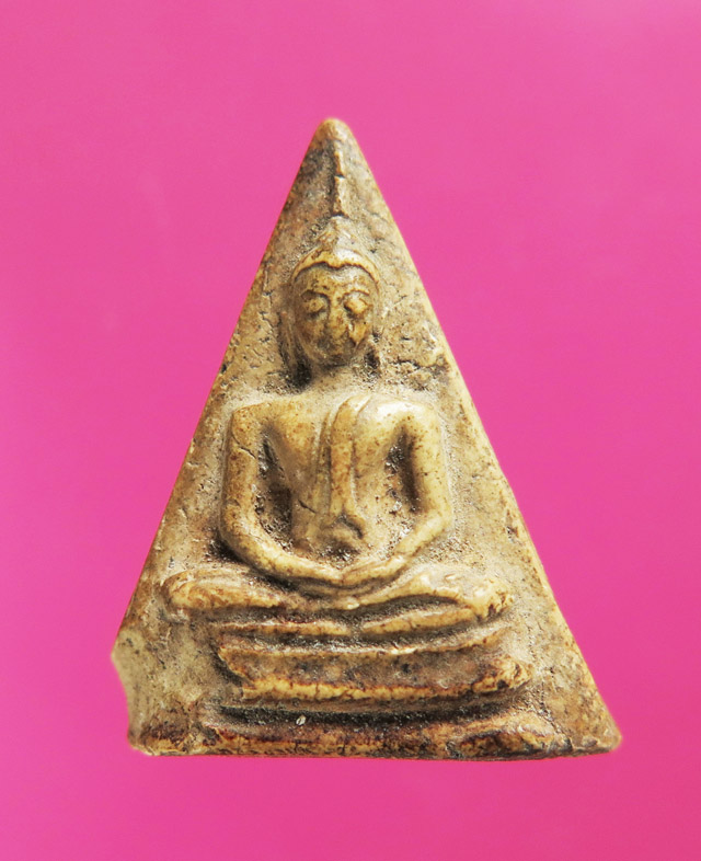 สมเด็จพระครูมูล วัดสุทัศน์ กรุงเทพ พิมพ์สามเหลี่ยมมีหน้ามีตา ปี2495